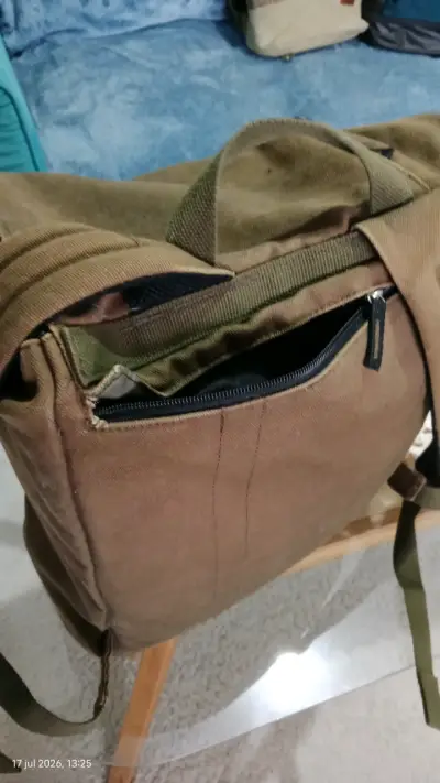 Mochila de lona verde con correas ajustables - miniatura 4