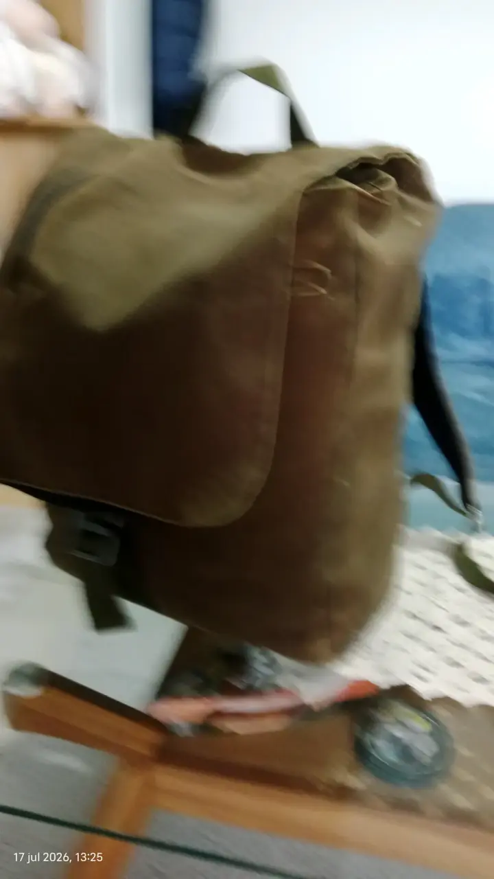 Mochila de lona verde con correas ajustables - 5