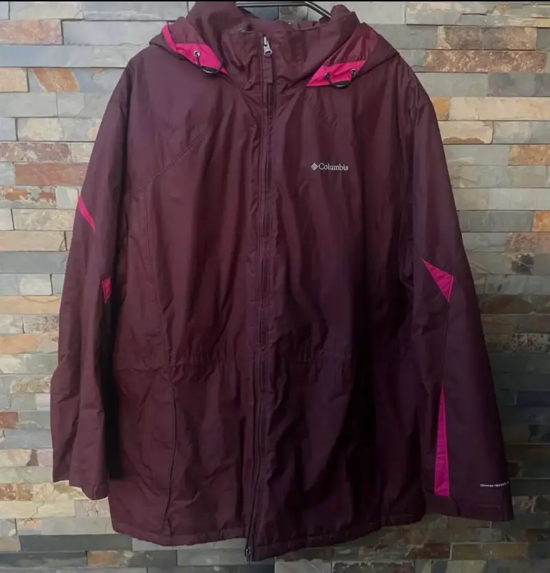 Chaqueta impermeable Columbia burdeos para mujer