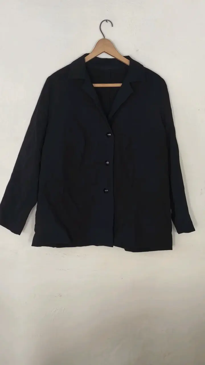 Chaqueta negra de mujer elegante