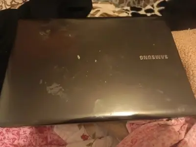 Laptop Samsung con Procesador AMD Vision - miniatura 3