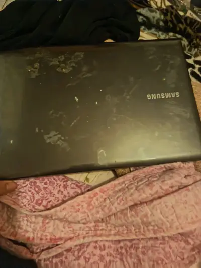 Laptop Samsung con Procesador AMD Vision - miniatura 5