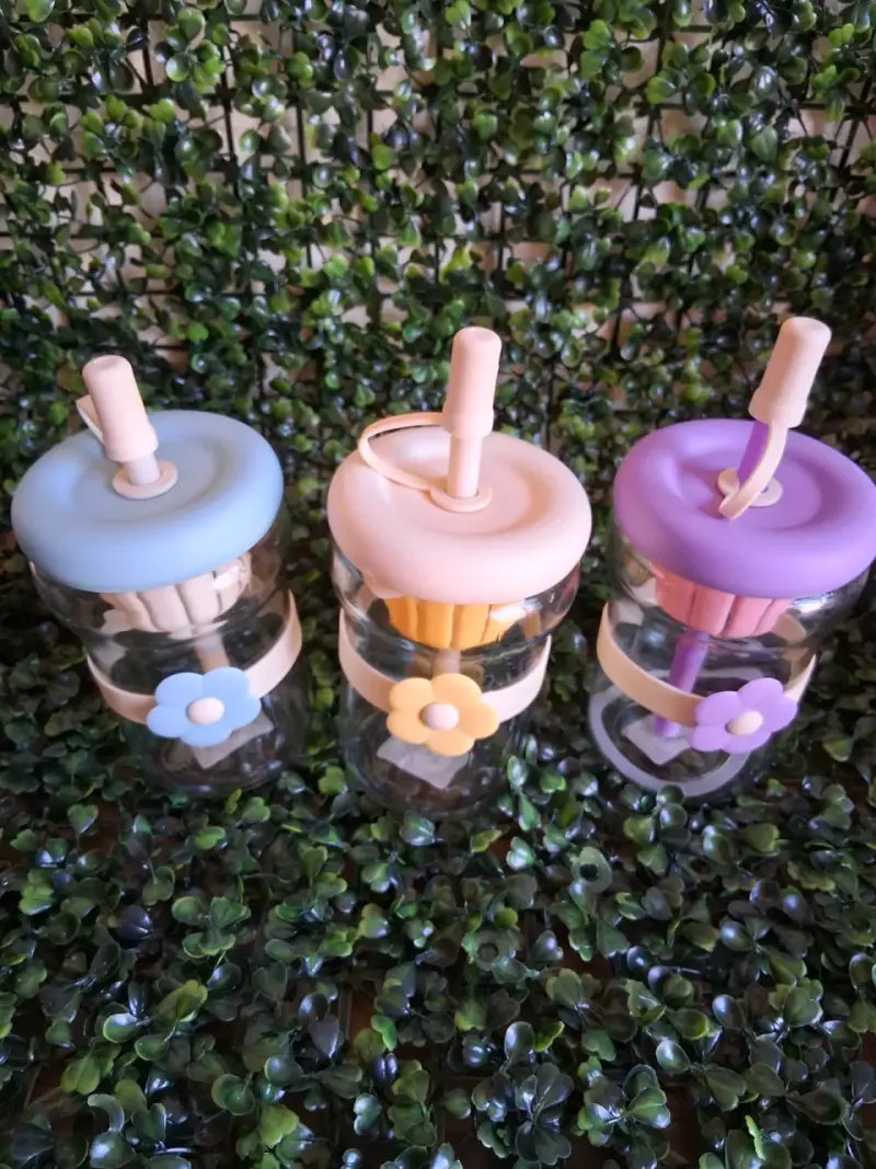 Taza mezcladora, miniplancha de pelo, espejos bote - 4