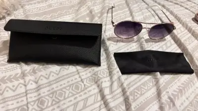 Gafas de Sol Guess con Estuche Negro - miniatura 1
