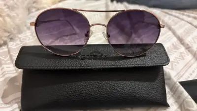 Gafas de Sol Guess con Estuche Negro - miniatura 2