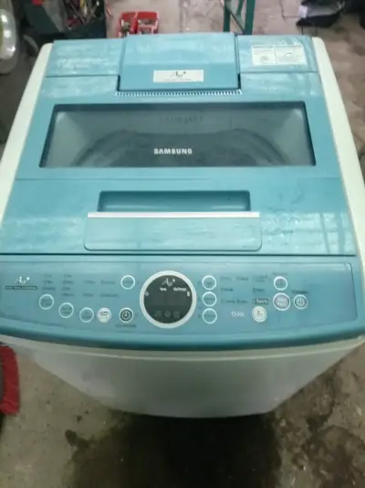 Lavadora automática de carga superior en buen estado - miniatura 2