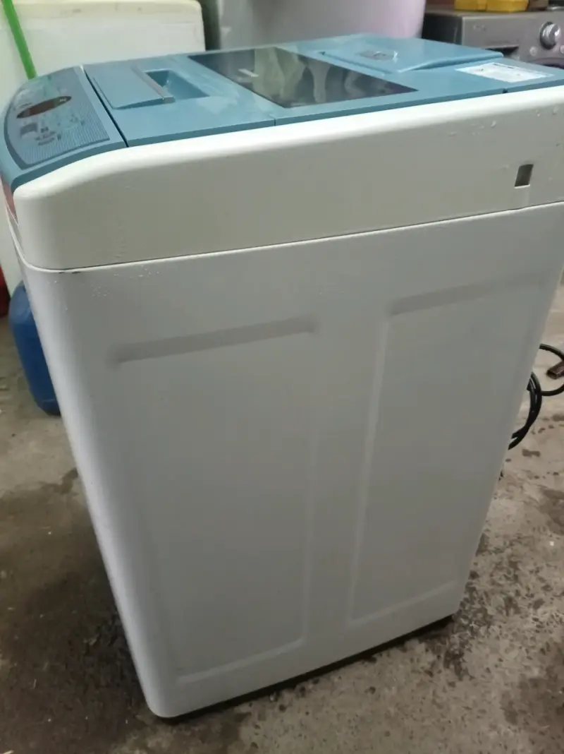 Lavadora automática de carga superior en buen estado - 3