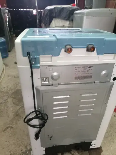 Lavadora automática de carga superior en buen estado - miniatura 4