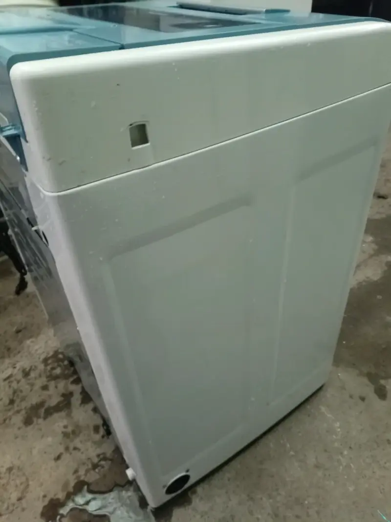 Lavadora automática de carga superior en buen estado - 5