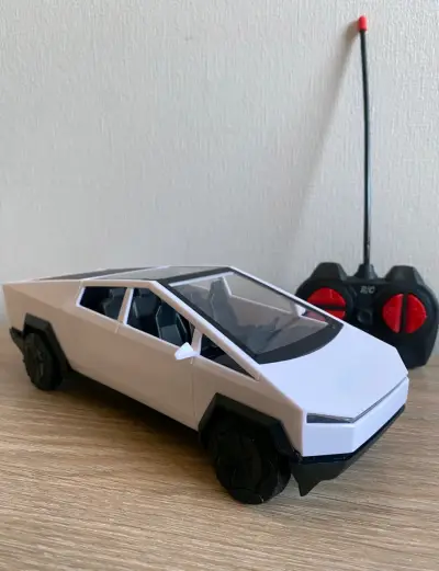 Auto a Control Remoto Estilo Cybertruck Blanco - miniatura 1