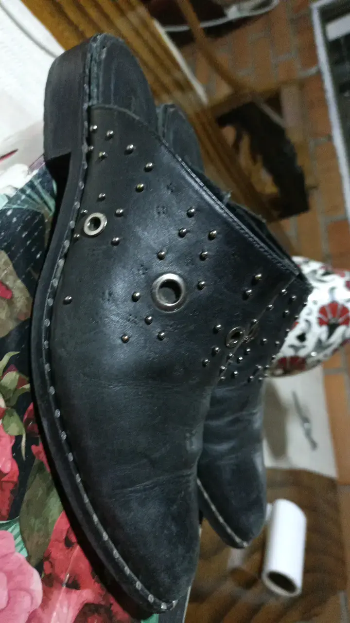 Zapatos de cuero negro con tachas - 2