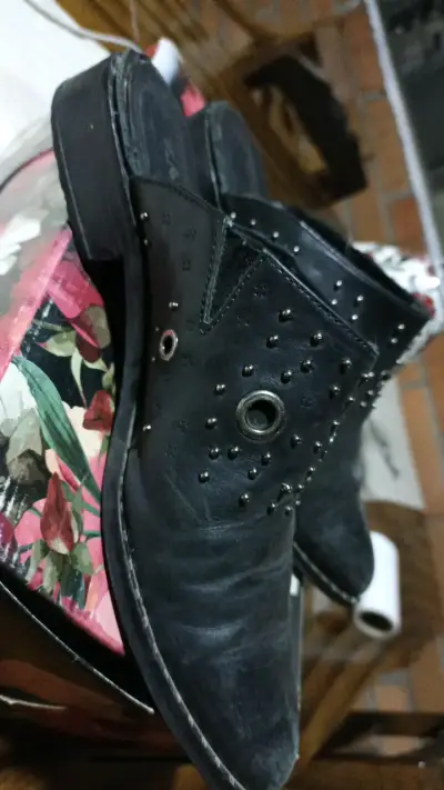 Zapatos de cuero negro con tachas - miniatura 3
