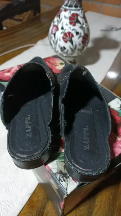 Zapatos de cuero negro con tachas - miniatura 4