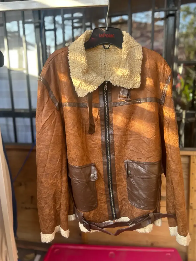 Chaqueta de cuero sintético con forro de lana