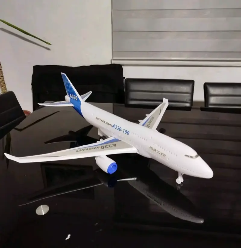 Avión Gigante de 66cm con luces y sonido real