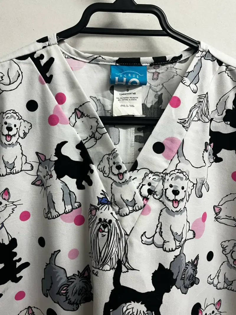 Delantal blanco estampada con perros y gatos - 2