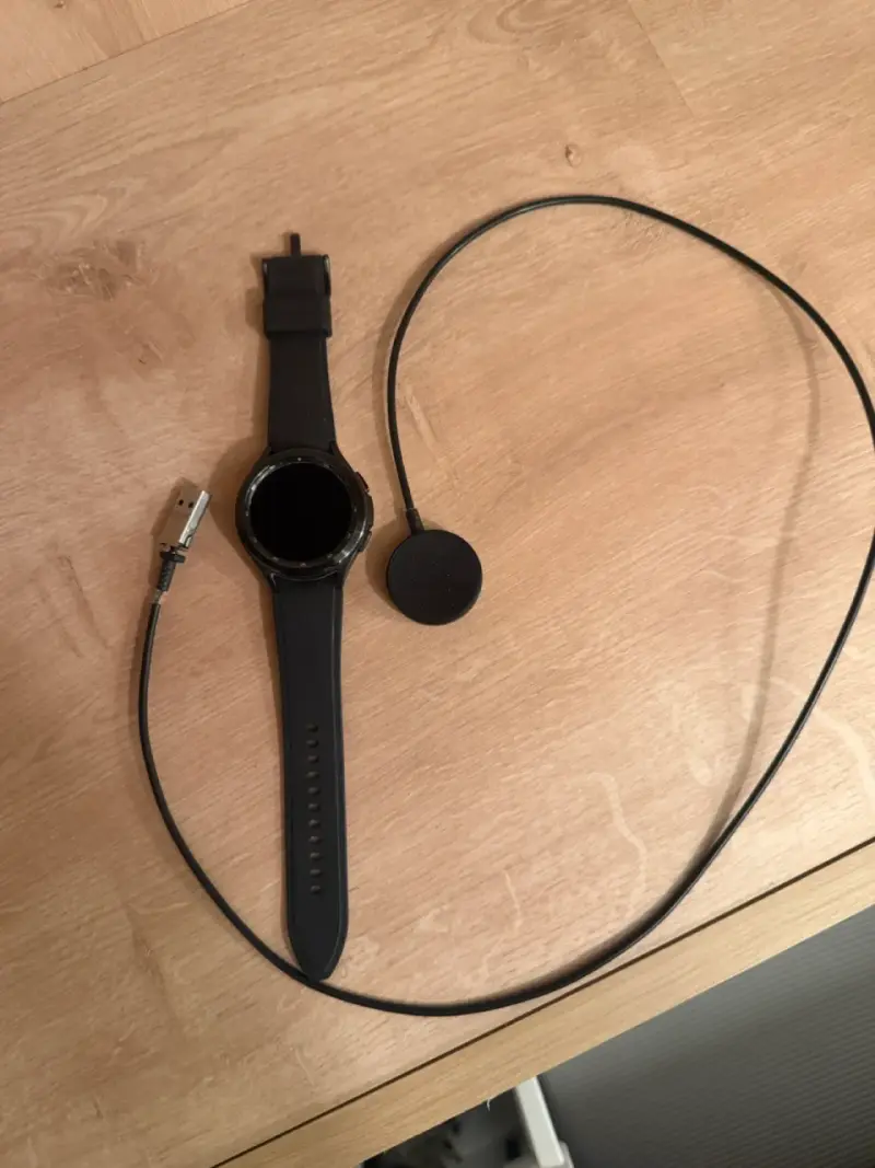 Reloj inteligente Samsung Galaxy negro con cargador - 2