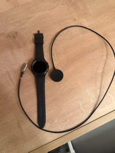 Reloj inteligente Samsung Galaxy negro con cargador - miniatura 2