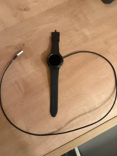 Reloj inteligente Samsung Galaxy negro con cargador - miniatura 3