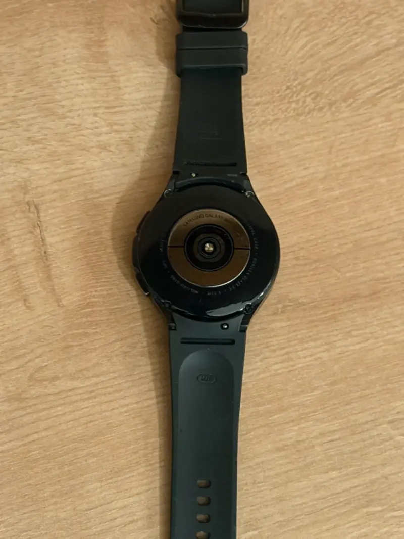 Reloj inteligente Samsung Galaxy negro con cargador - 4