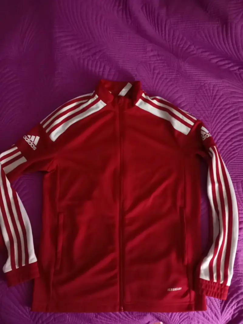 Chaqueta deportiva roja Adidas AEROREADY - 2