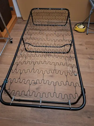 Base de cama plegable de metal individual - miniatura 1