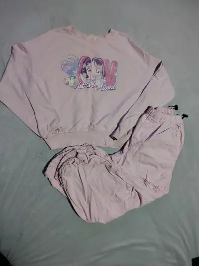 Conjunto rosa con diseño - miniatura 1