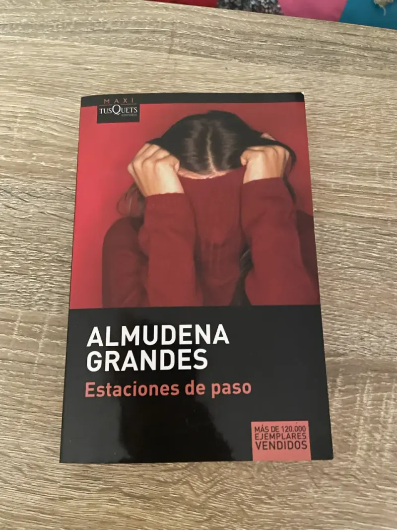 Libro 'Estaciones de paso' de Almudena Grandes - 1