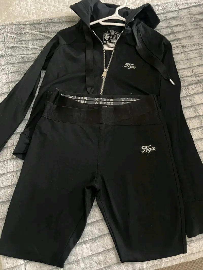 Conjunto deportivo negro para mujer NGC - 1