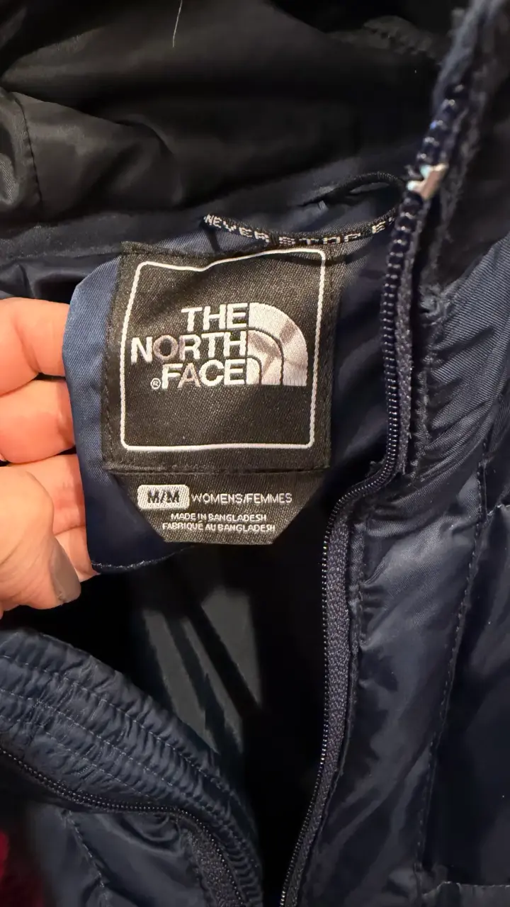 Chaqueta The North Face azul con capucha de piel - 2