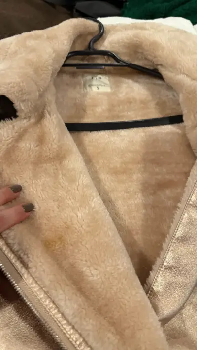 Chaqueta de cuero sintético con forro de piel beige - miniatura 2