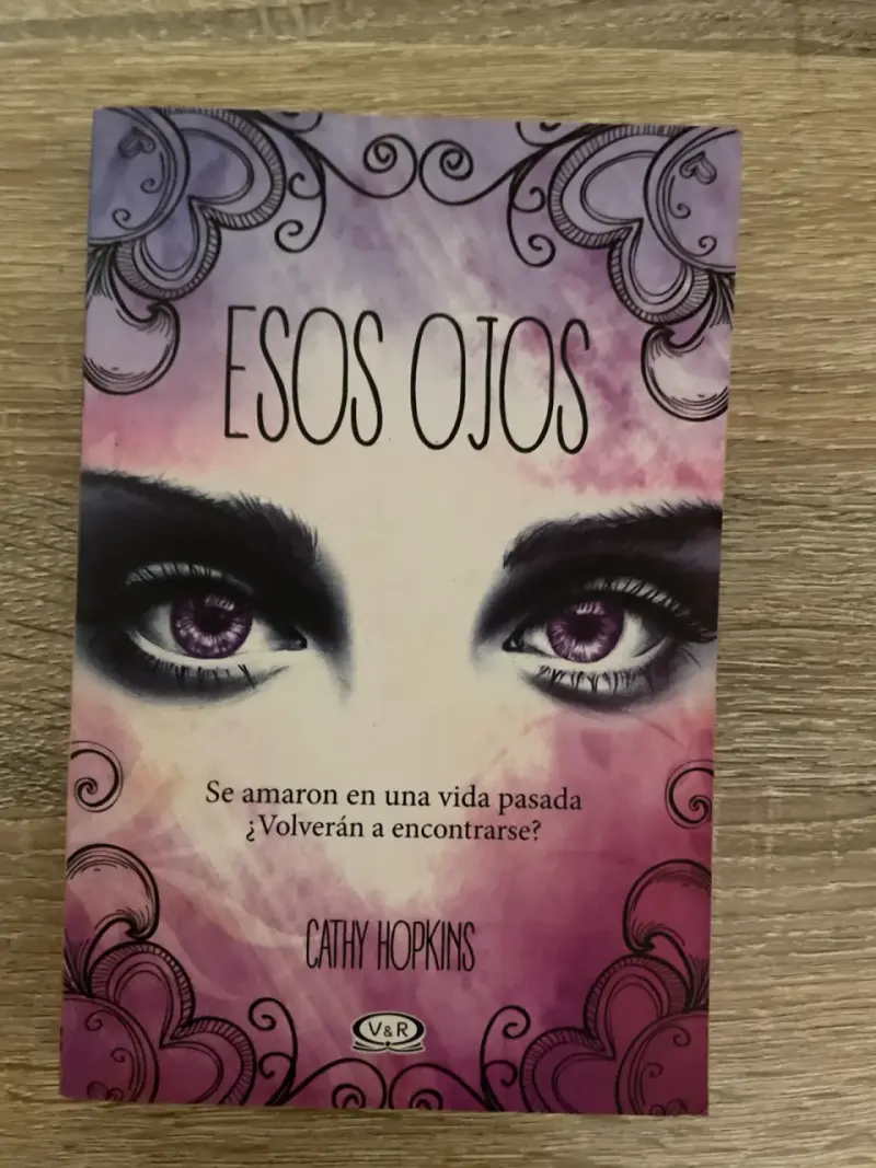 Libro 'Esos Ojos' de Cathy Hopkins - 1