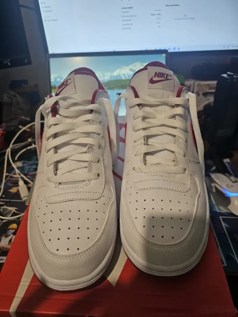 Zapatillas deportivas Nike blancas y rojas - 2