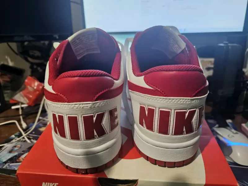 Zapatillas deportivas Nike blancas y rojas - 4