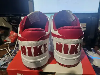 Zapatillas deportivas Nike blancas y rojas - miniatura 4