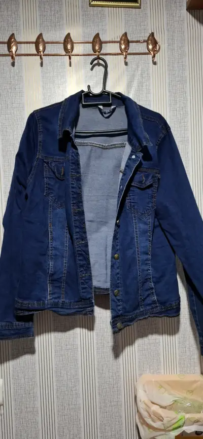 Chaqueta de mezclilla azul para mujer - miniatura 1