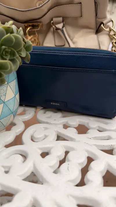 Cartera Fossil azul de cuero elegante - miniatura 1