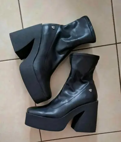 Botines de plataforma negros con tacón alto - miniatura 1