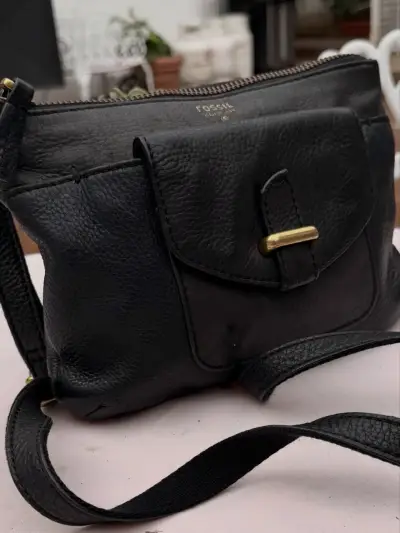 Cartera de cuero negra Fossil con cierre - miniatura 1