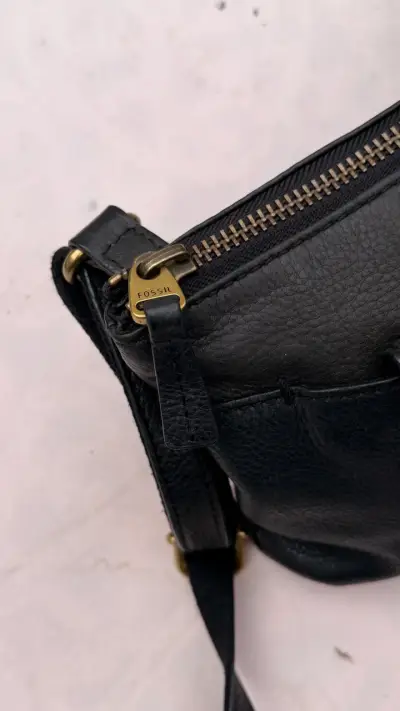 Cartera de cuero negra Fossil con cierre - miniatura 2