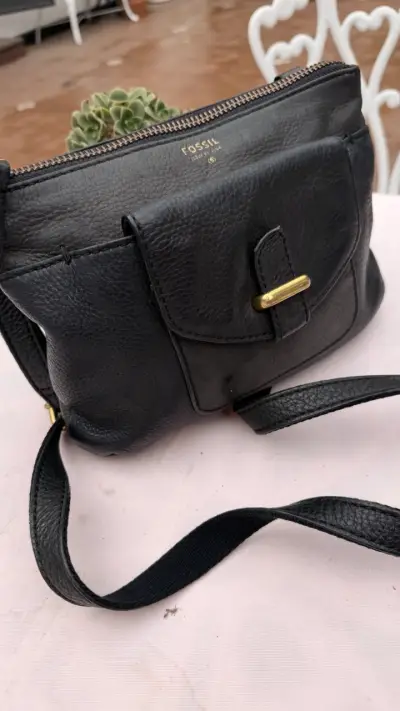 Cartera de cuero negra Fossil con cierre - miniatura 3