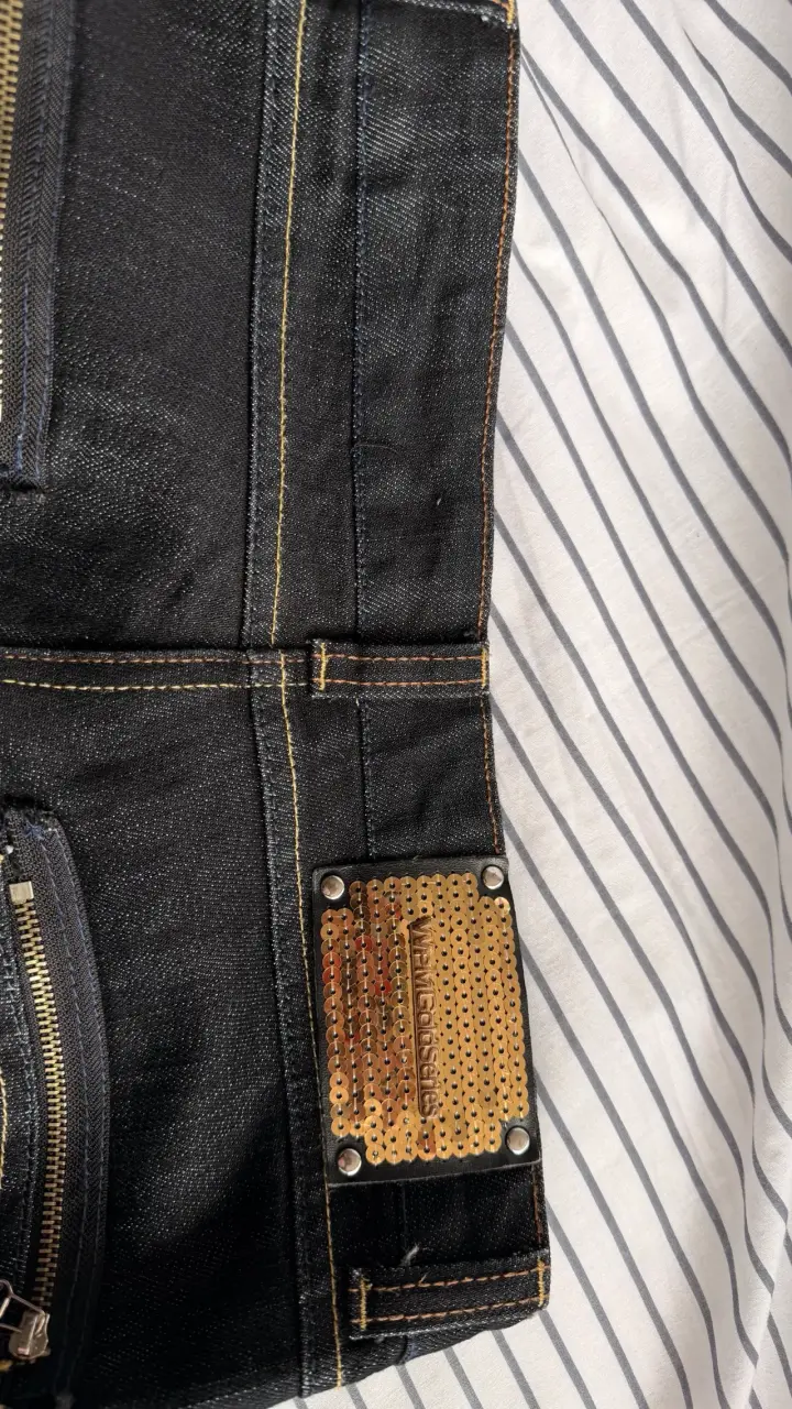 Jeans negros WPM con detalles dorados - 2