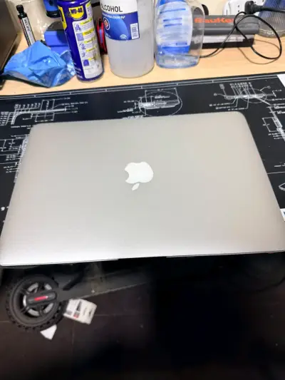 MacBook Air 13 pulgadas en buen estado - miniatura 2