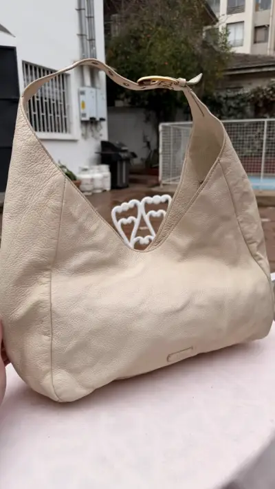 Bolso de cuero beige Vince Camuto elegante - miniatura 1