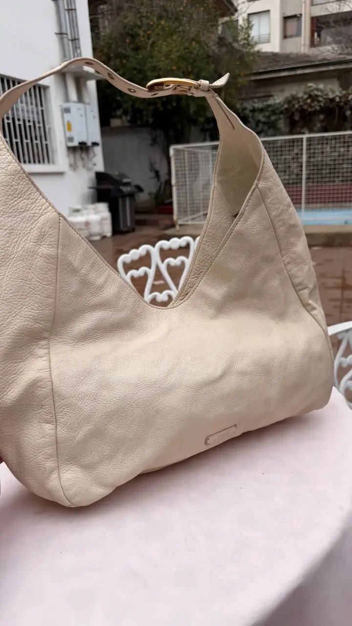 Bolso de cuero beige Vince Camuto elegante - 5