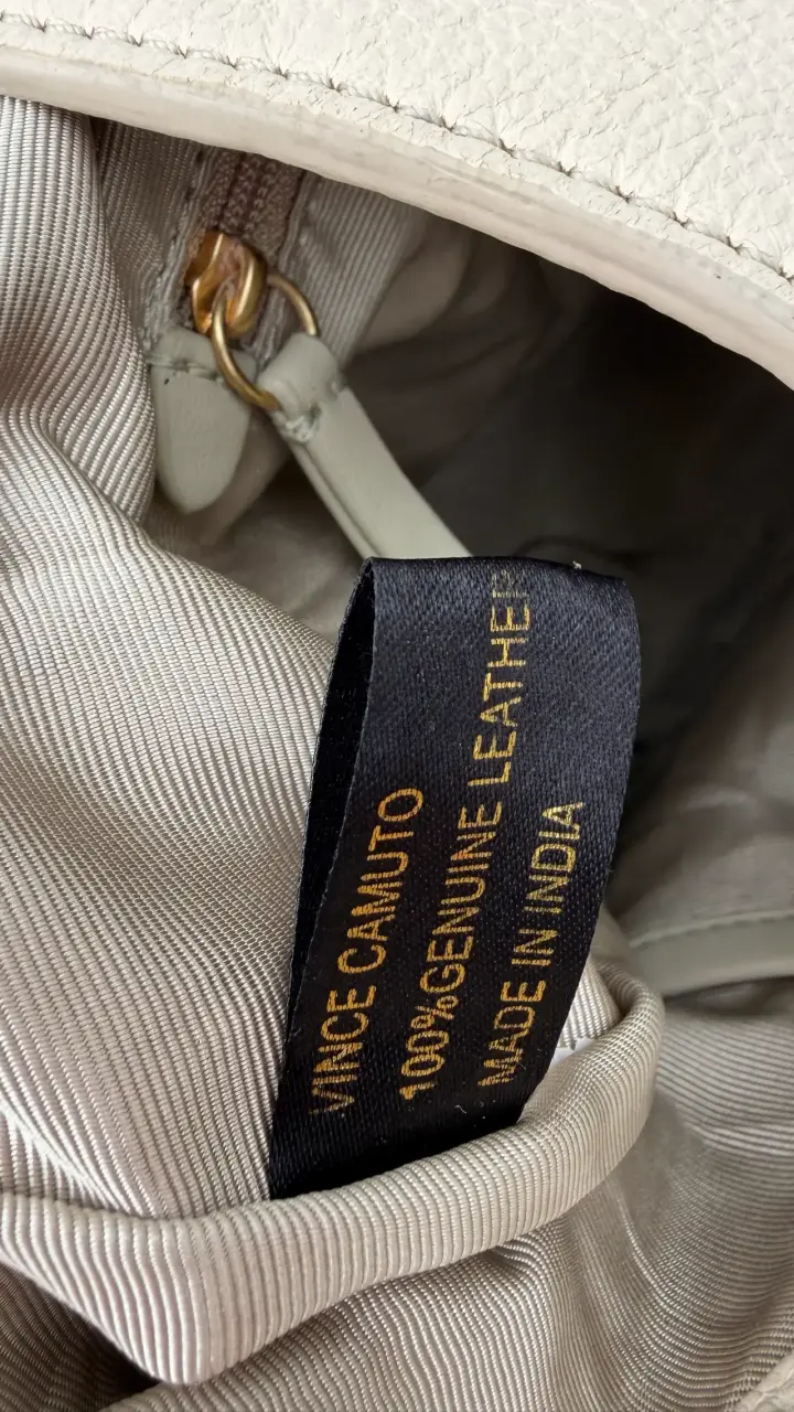 Bolso de cuero beige Vince Camuto elegante - 6