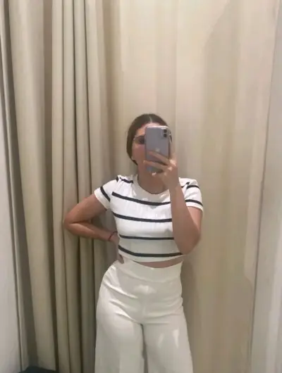 Polera corta a rayas blancas y negras - miniatura 1