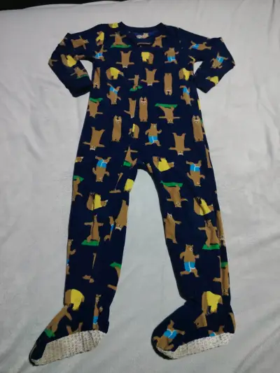 Pijama enterizo infantil con diseño de osos - miniatura 1