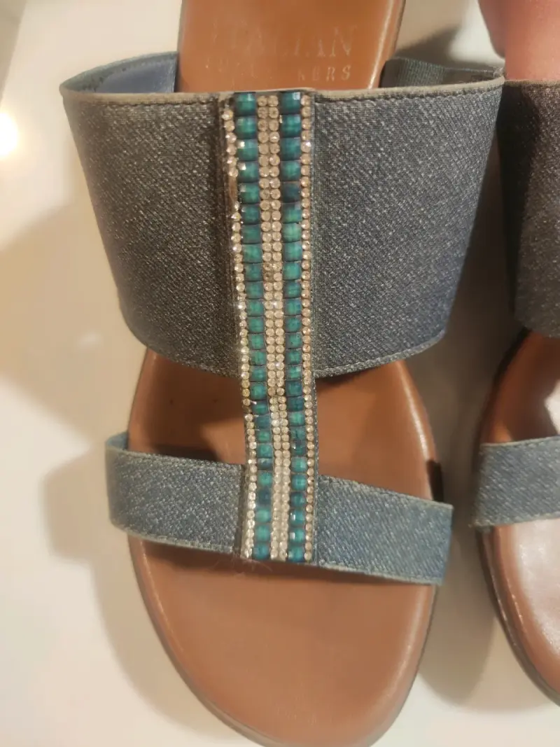 Sandalias de mujer con diseño de pedrería - 2