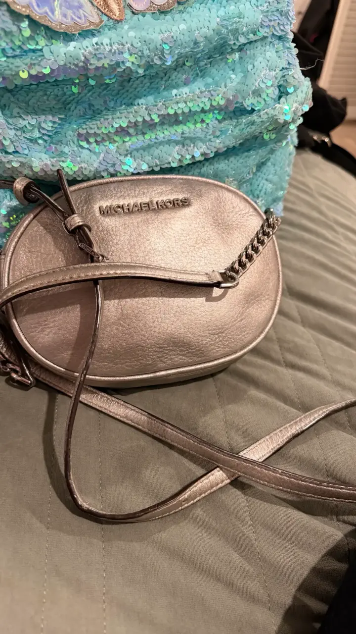 Cartera Michael Kors plateada con cadena - 2